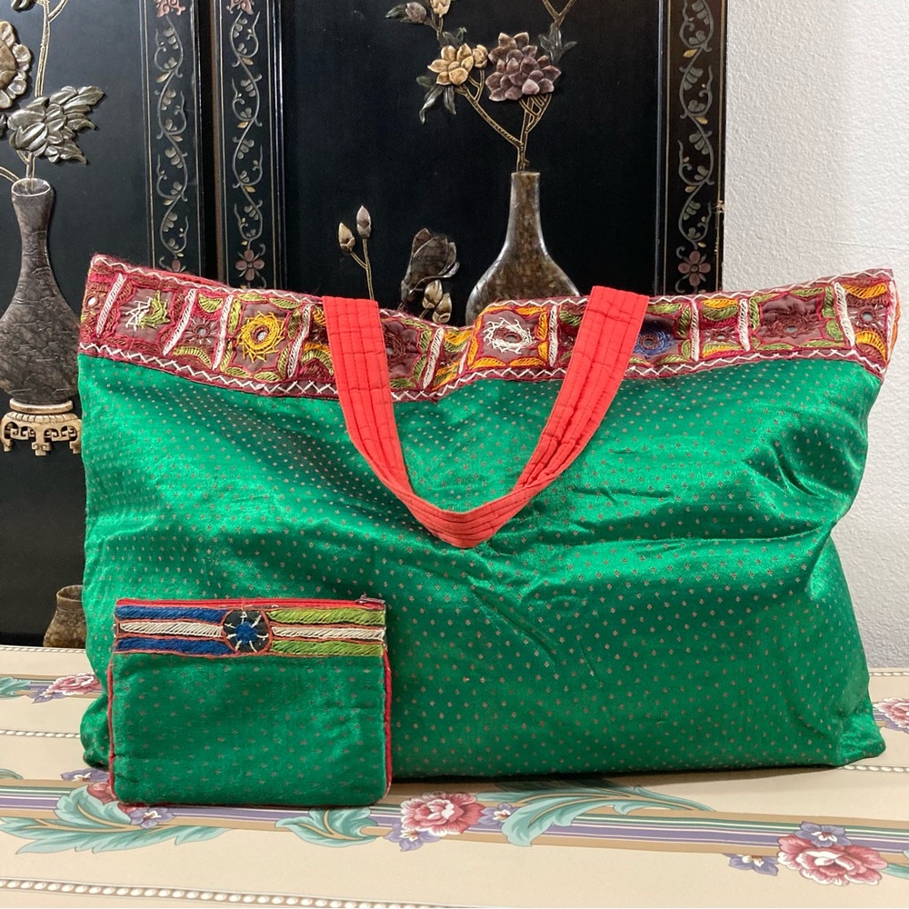 Vintage 90’s Embroidered Green Tote Bag with Pouch